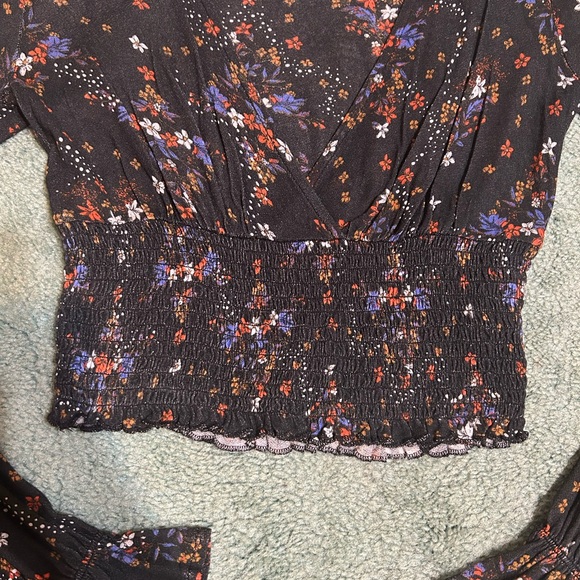 Urban Outfitters Smocked Crop Top - Picture 5 of 6